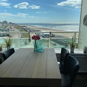 https://berries-sea-view.zandvoort-hotels.com